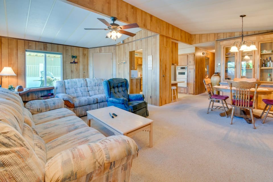 2 Mi to Lake Havasu: Pet-Friendly Home w/ Grill! House in Lake Havasu City