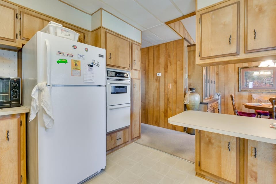 2 Mi to Lake Havasu: Pet-Friendly Home w/ Grill! House in Lake Havasu City