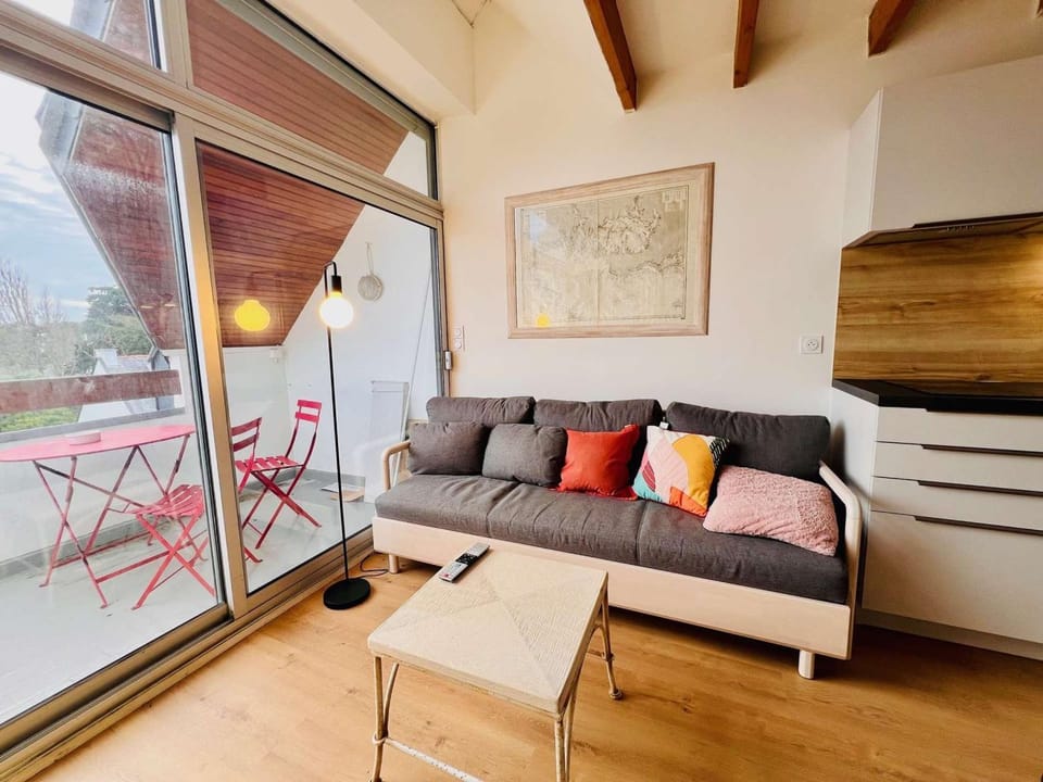 Appartement rénové 3 pièces à Quiberon avec piscine, tennis et parking privé Apartment in Quiberon