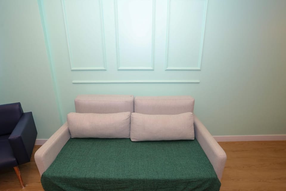 Bed, Living room
