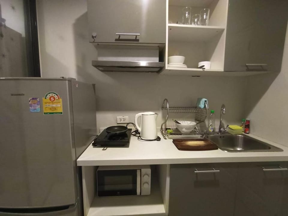 Coffee/tea facilities, stove