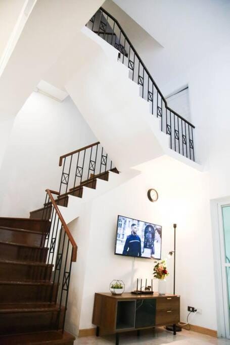 Near BTS Bearing Skytrain- Homey living Townhome - 4 Bedrooms Apartment in Bangkok