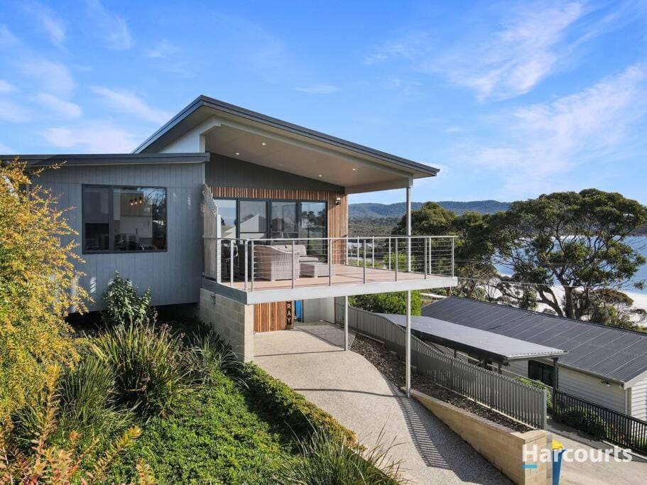 Stingray Bay of Fires Beach Chic House in Binalong Bay