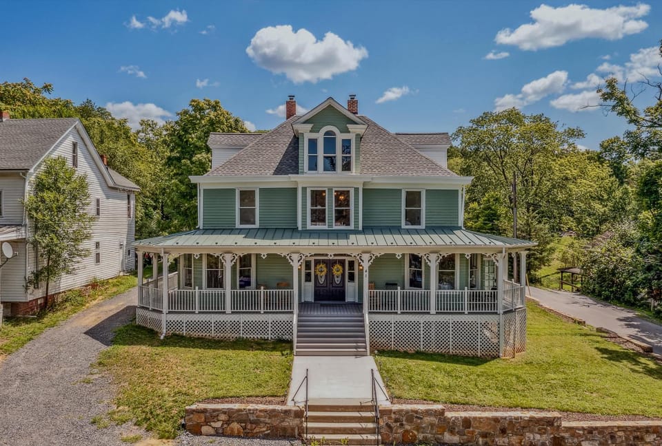 The Grand Castalian Inn Bed and Breakfast Bed and Breakfast in Berkeley Springs