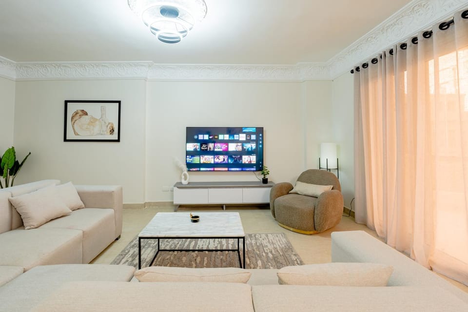 Communal lounge/ TV room, TV and multimedia, Living room, Seating area, Evening entertainment