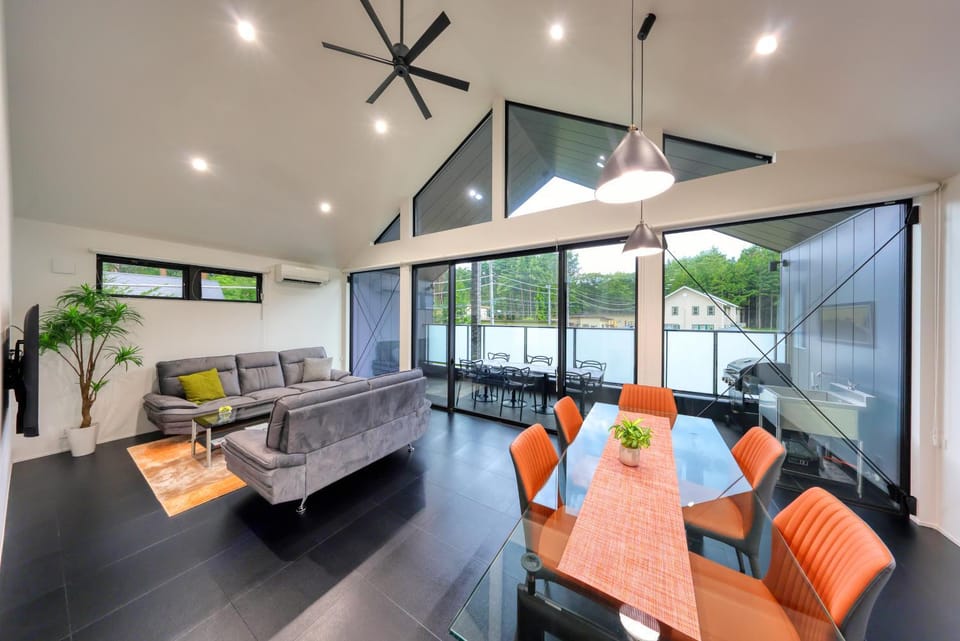 Living room, Dining area