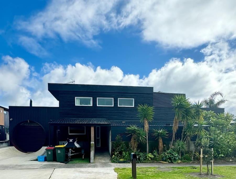 Property building, Day, Garden