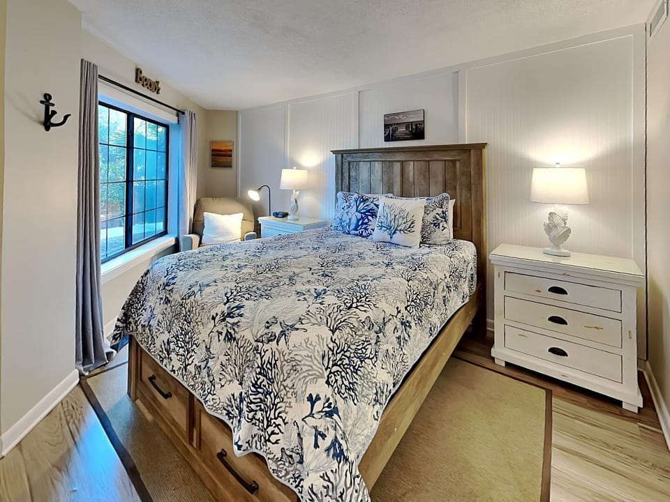 Ocean Walk 106 Manor Apartment in South Forest Beach