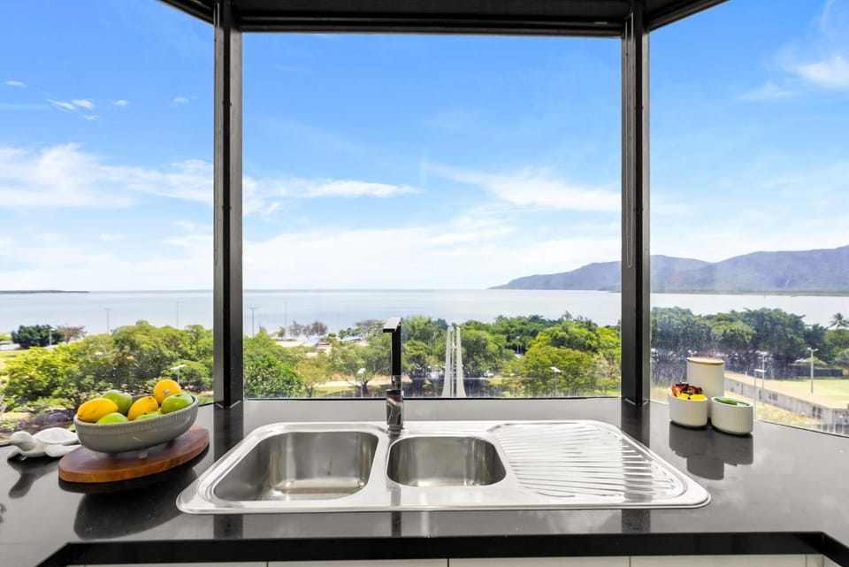 View (from property/room), Kitchen or kitchenette, Sea view