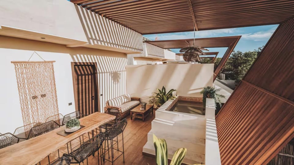 Day, Hot Tub, Balcony/Terrace, Seating area