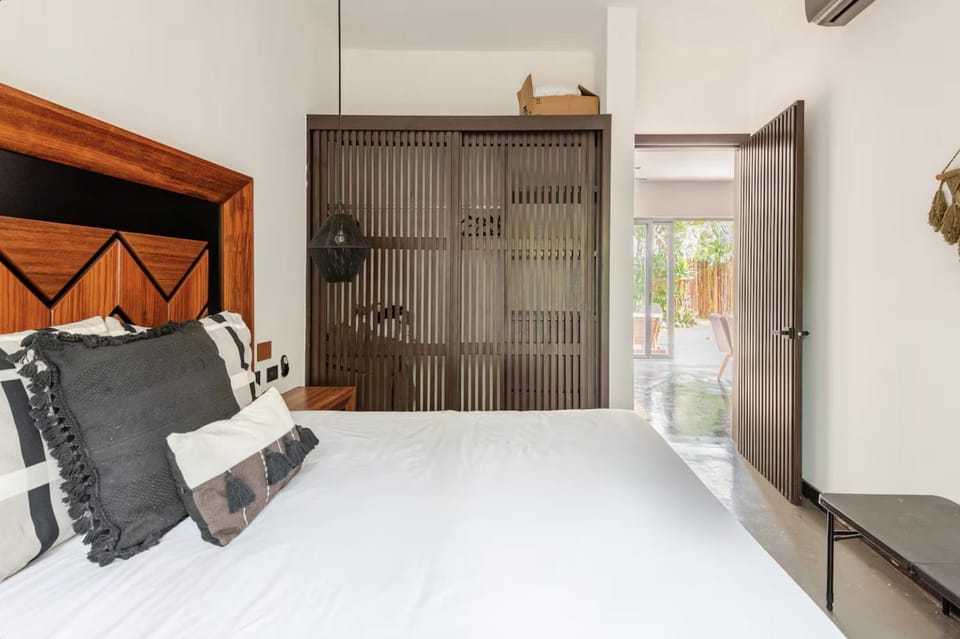 Bed, Photo of the whole room, Bedroom, hair dresser, wardrobe