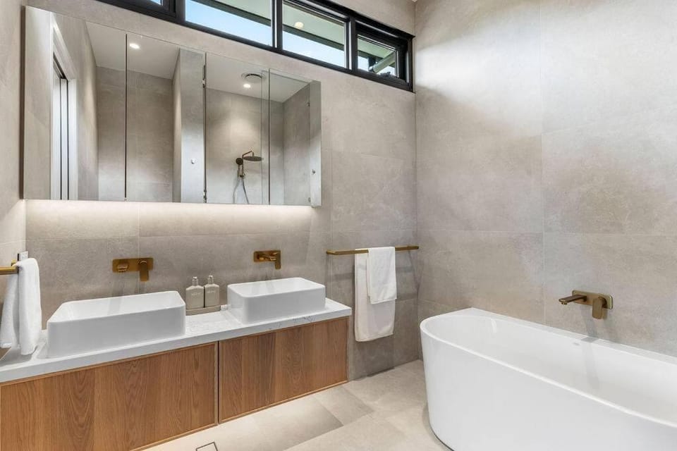 Bathroom, Bath, towels