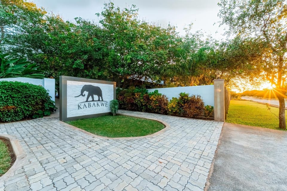 Facade/entrance, Natural landscape, Parking