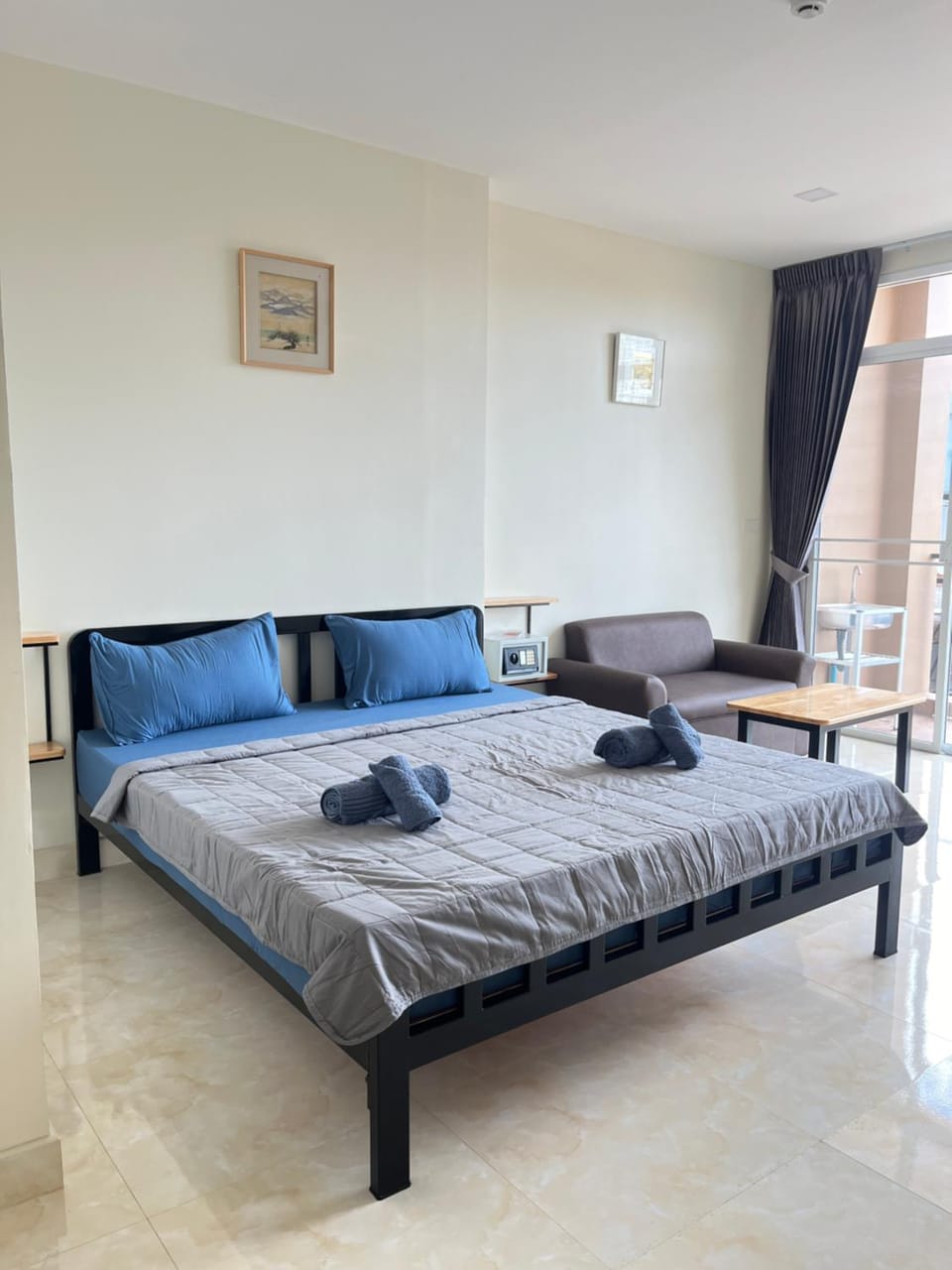 Bed, Photo of the whole room