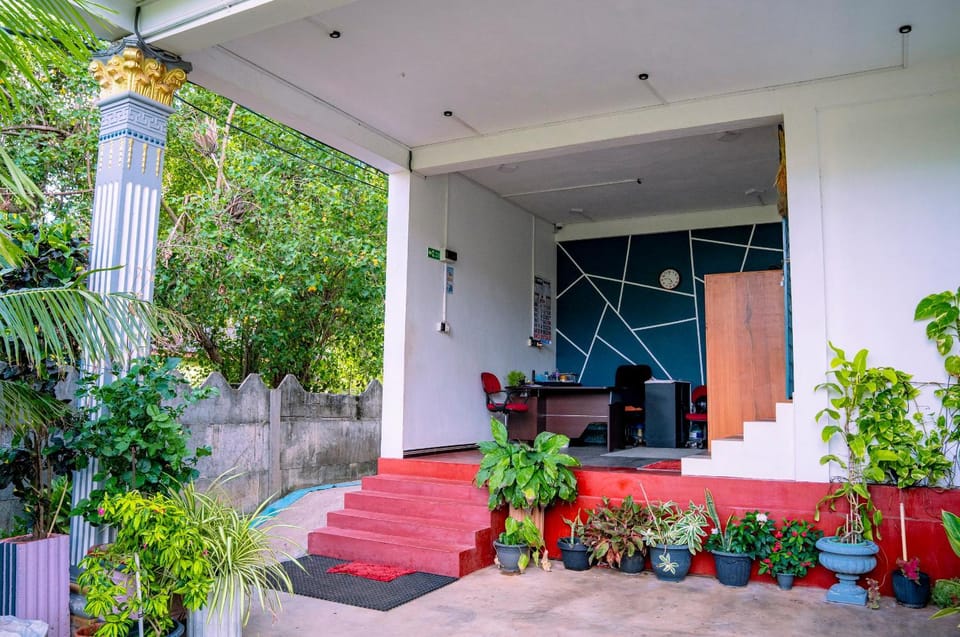 Property building, Garden, Lobby or reception, Garden view