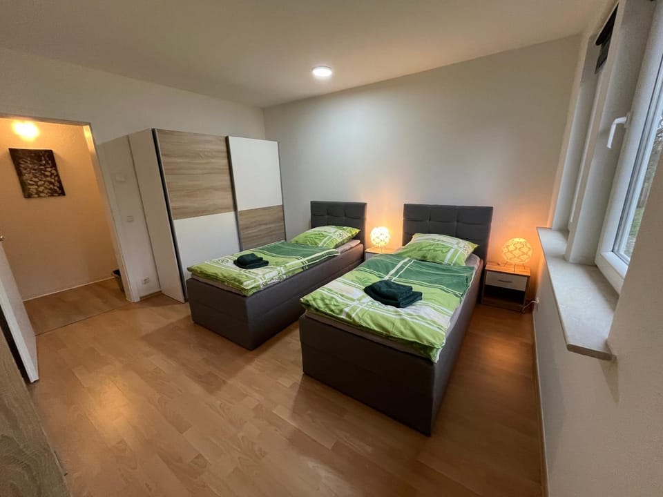 Bed, TV and multimedia, Bedroom