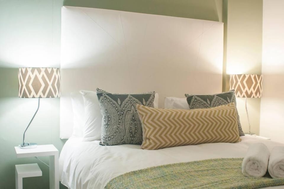 Lovely 1-Bedroom De Waterkant Apt with parking and WiFi Apartment in Cape Town