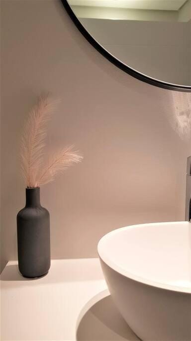 Lovely 1-Bedroom De Waterkant Apt with parking and WiFi Apartment in Cape Town