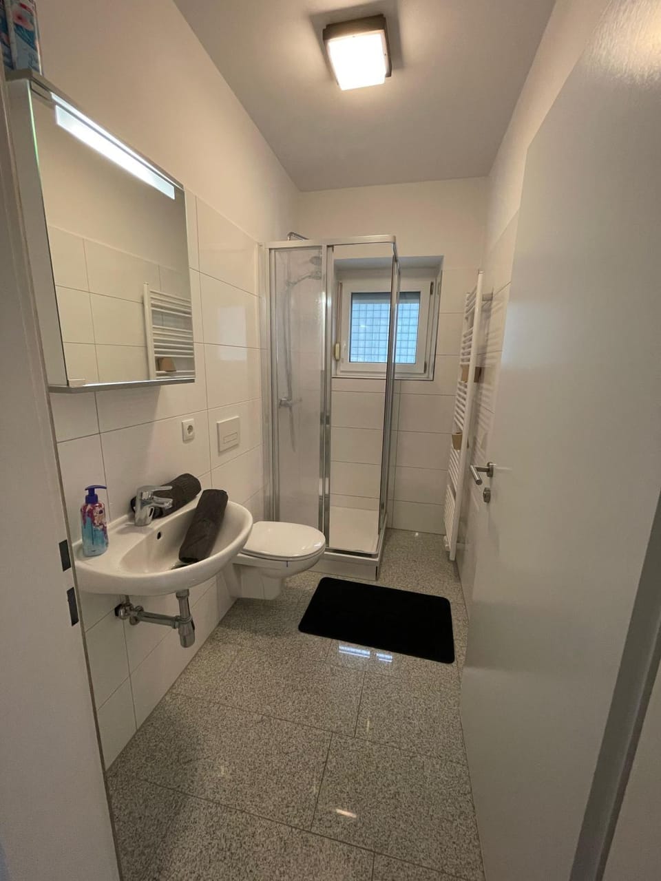 Shower, Toilet, Bathroom, towels