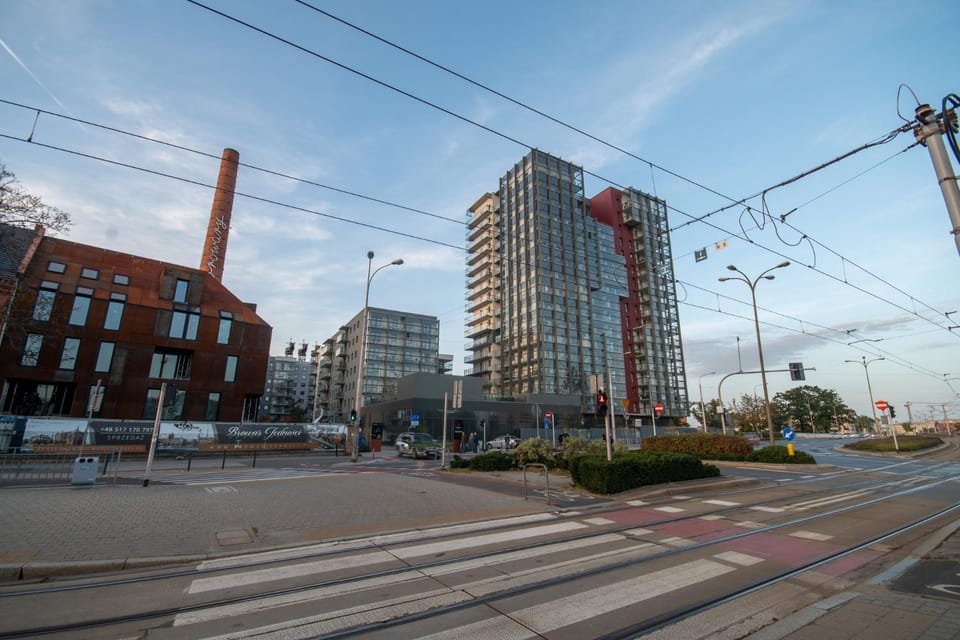 Property building, Neighbourhood, Location