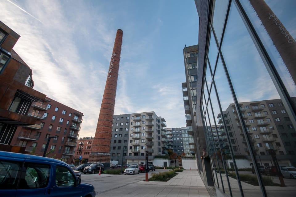 Property building, Neighbourhood, Location
