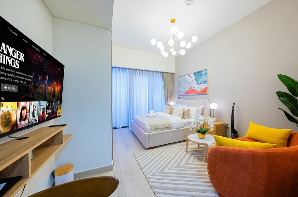 Bed, TV and multimedia, Bedroom