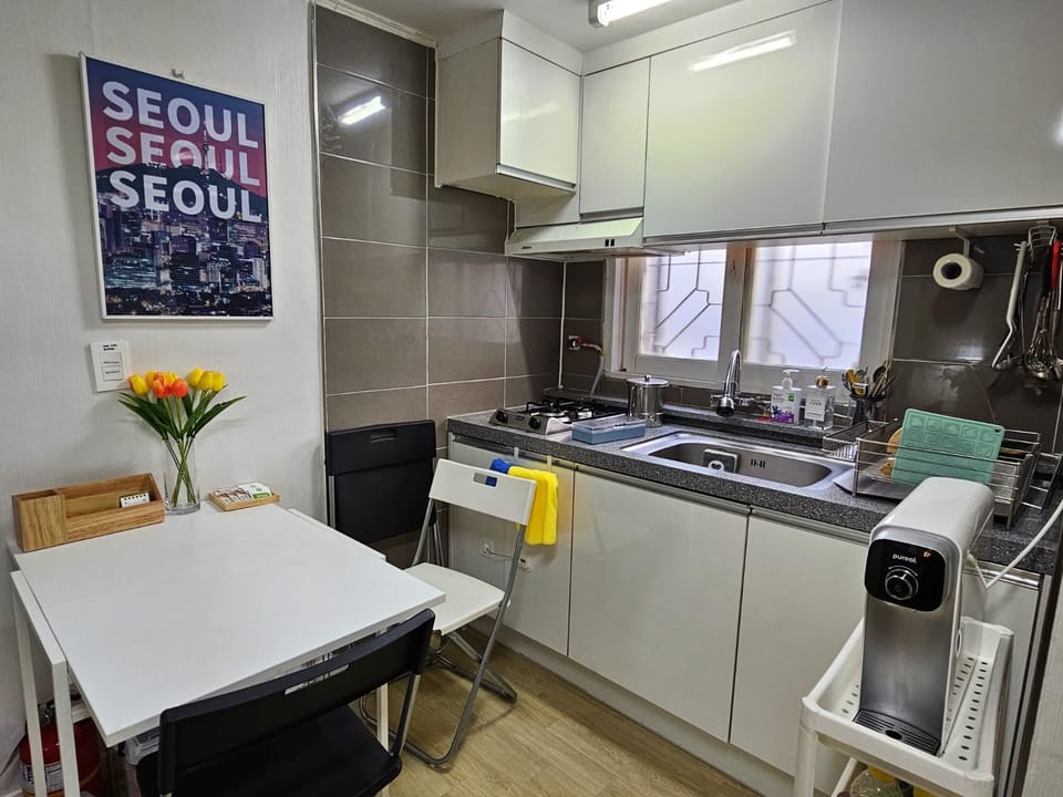 Kitchen or kitchenette