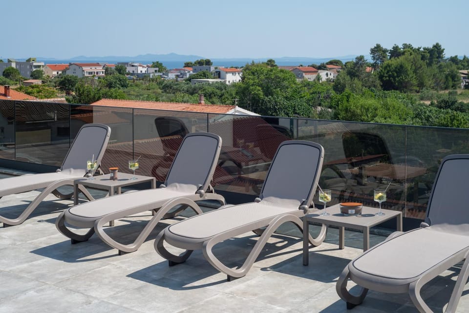 View (from property/room), Balcony/Terrace, Seating area, Sea view, sunbed