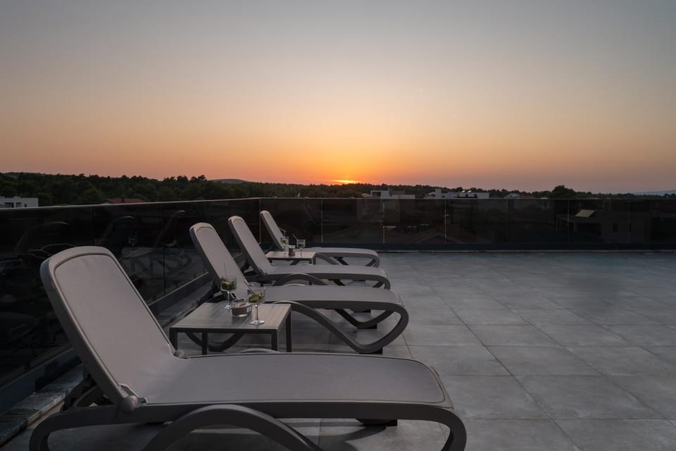 View (from property/room), Balcony/Terrace, Sea view, Sunrise, Sunset, sunbed