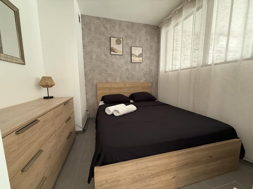 Bed, Bedroom