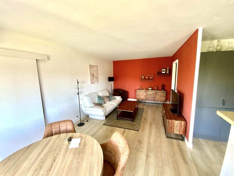 Communal lounge/ TV room, Living room