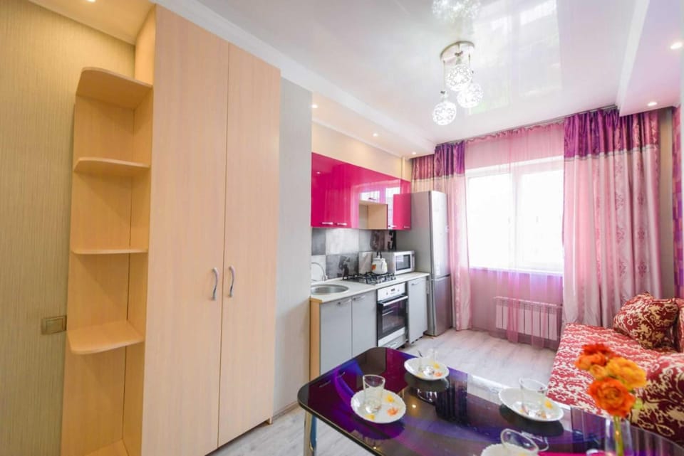 Kitchen or kitchenette, Dining area, oven, stove