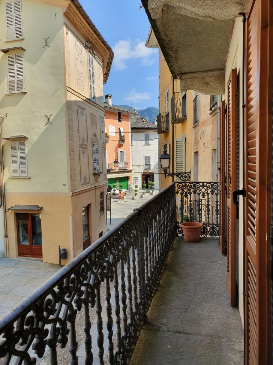 Property building, Day, Neighbourhood, View (from property/room), Balcony/Terrace, City view, Street view