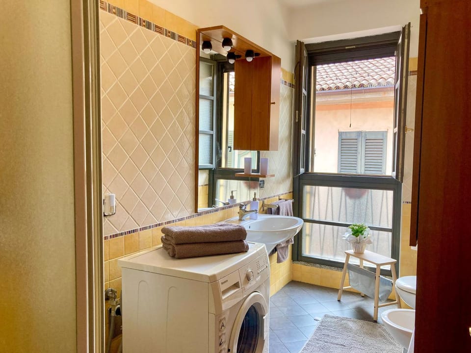 Bathroom, washing machine