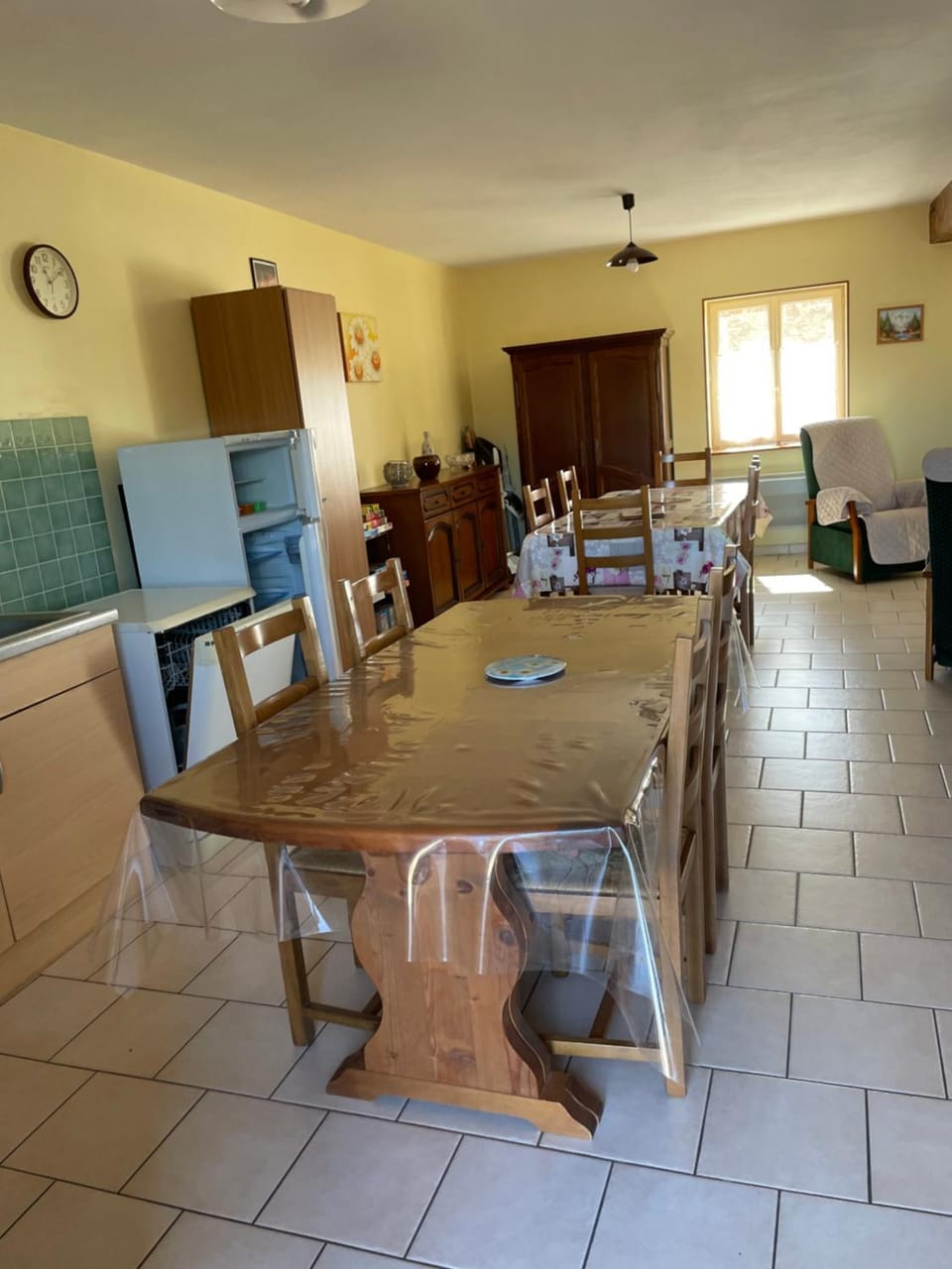Kitchen or kitchenette, Seating area, Dining area