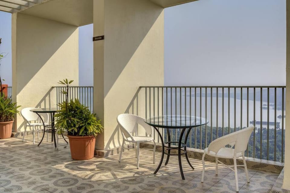 Day, View (from property/room), Balcony/Terrace, Dining area