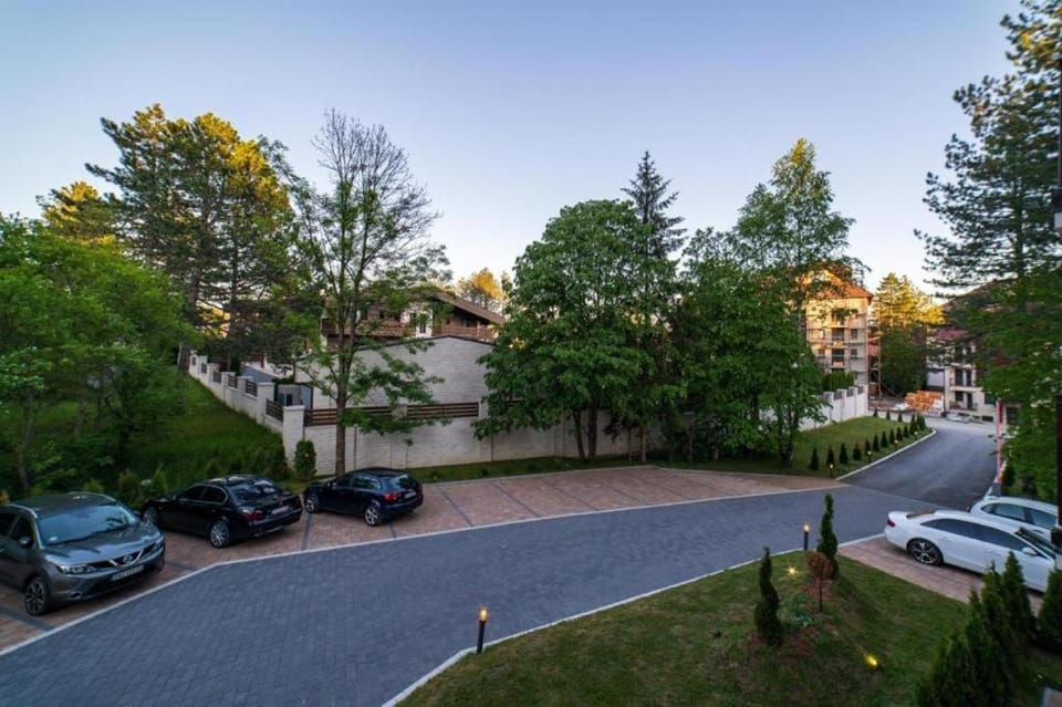 Day, Neighbourhood, Street view, Location, Parking