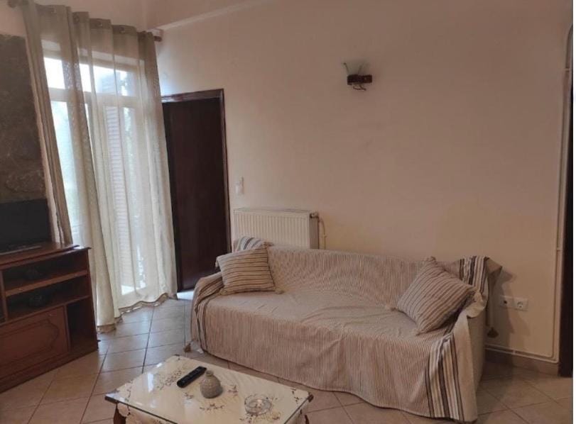 Ξενώνας με Θέα τα Έλατα Bed and Breakfast in Peloponnese Region