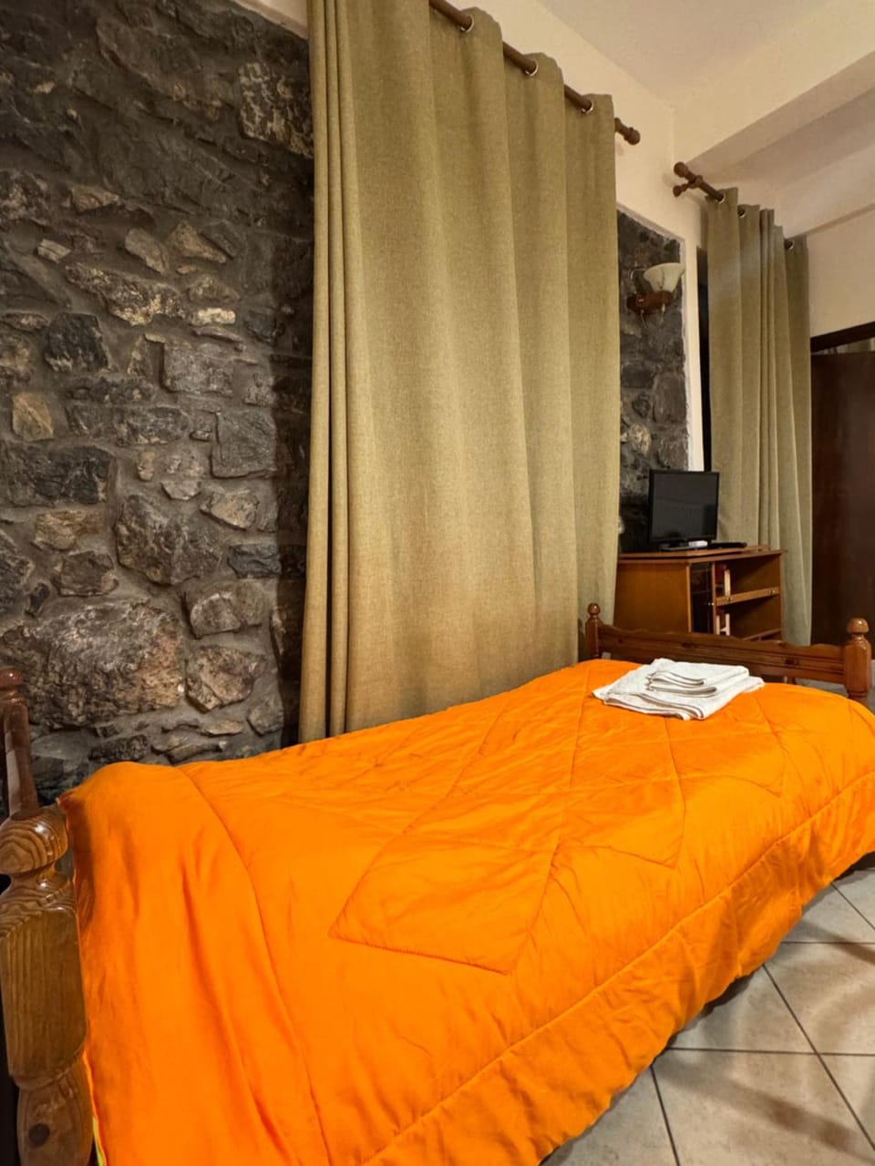 Ξενώνας με Θέα τα Έλατα Bed and Breakfast in Peloponnese Region