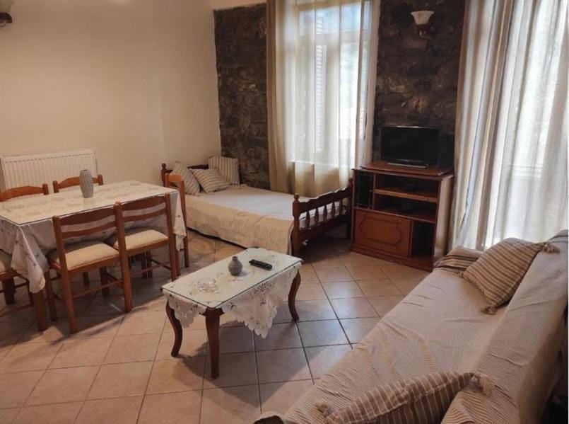 Ξενώνας με Θέα τα Έλατα Bed and Breakfast in Peloponnese Region