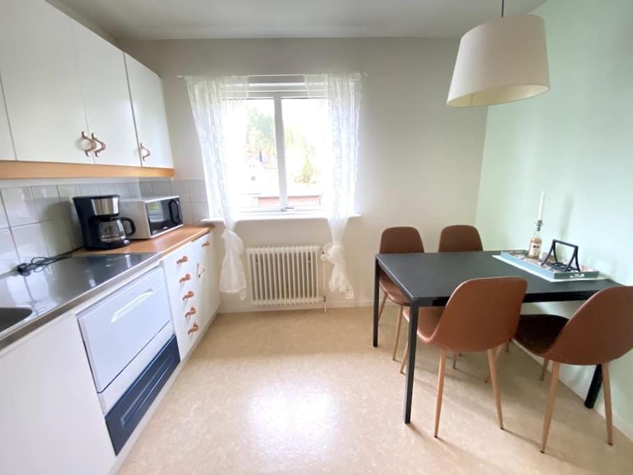 Härlig lägenhet med fri parkering Apartment in Västra Götaland County