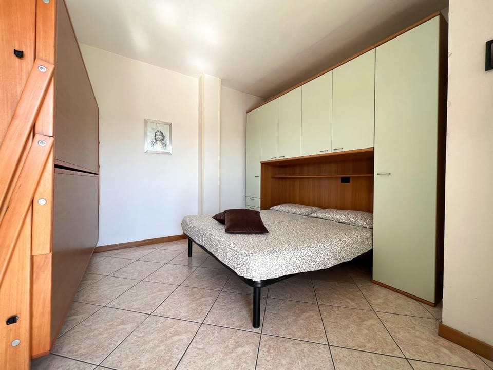 Bed, Photo of the whole room, Bedroom, wardrobe