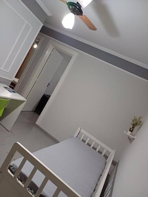 apto simples,3min centro, 3 min da Unimed com wifi Apartment in State of São Paulo