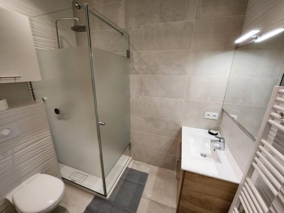 T4 duplex neuf parking - Aéroport-Eurexpo-Stade Apartment in Auvergne-Rhône-Alpes