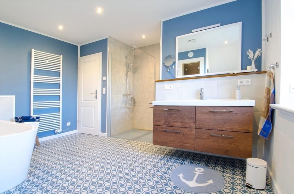 Bathroom, Living room