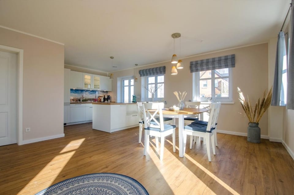 Property building, Kitchen or kitchenette, Living room