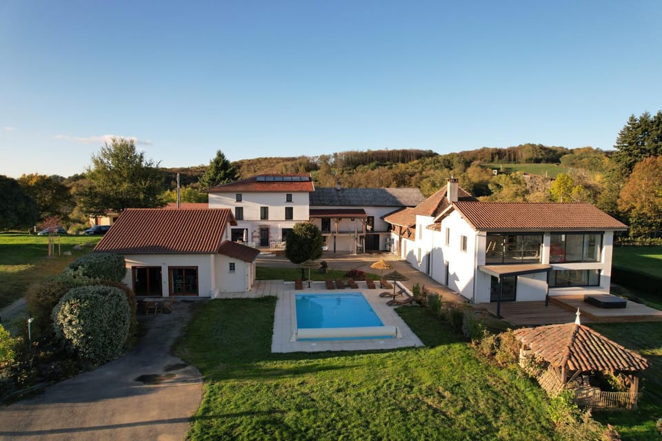 Property building, Garden, Swimming pool