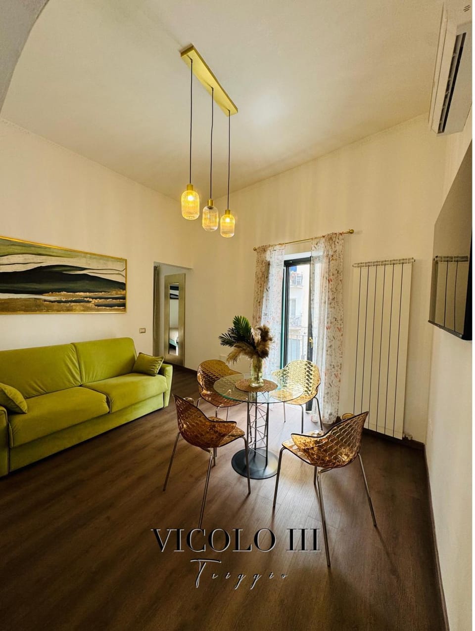 Bed, Living room, Photo of the whole room, Seating area, Dining area
