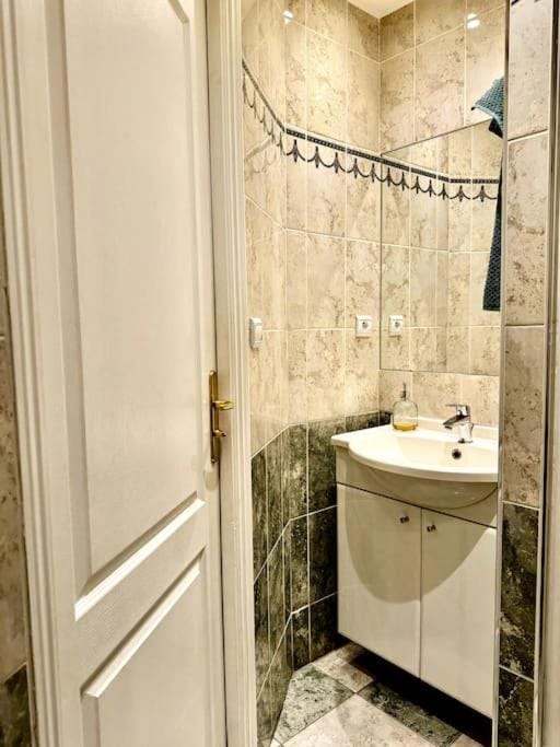 T3 Sauna Box-Parking gratuit Monplaisir-Lumière Apartment in Villeurbanne