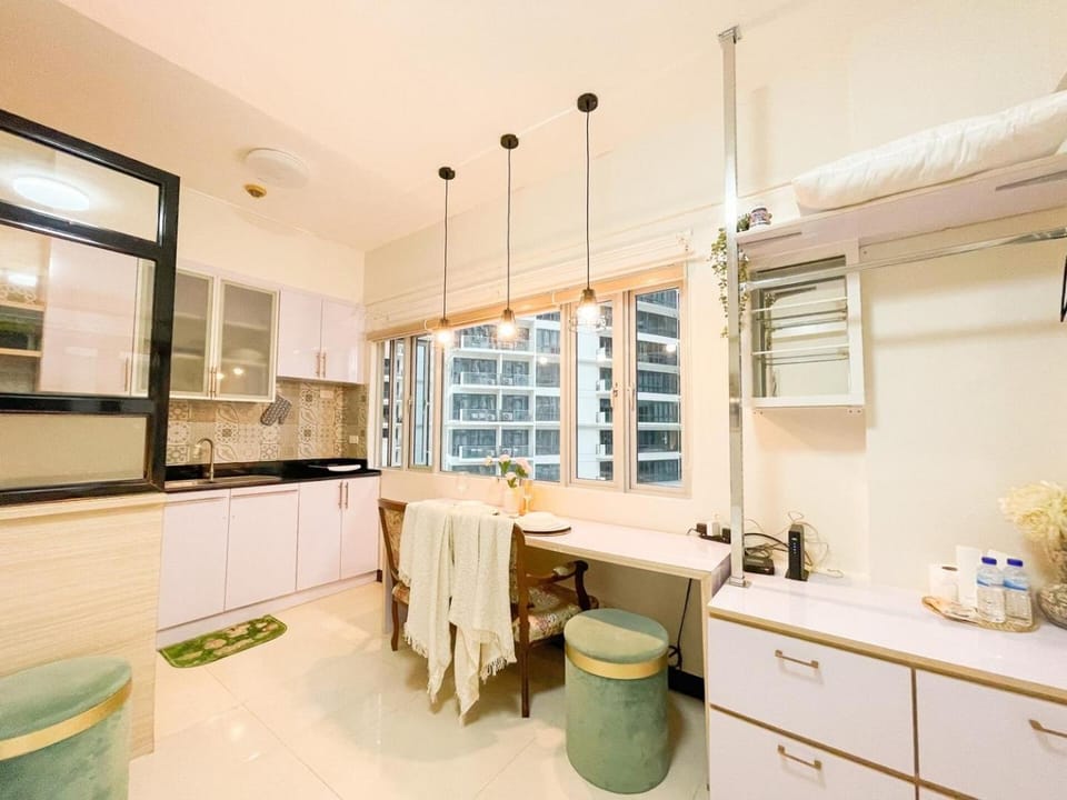 Prime Condo Living Near Venice Canal #msert26k House in Makati
